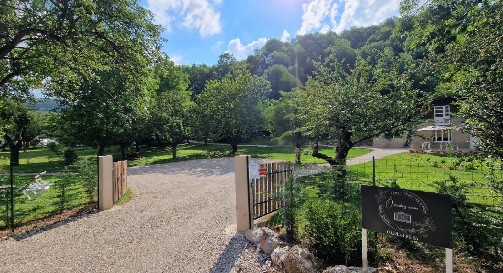Apartment L'enclos O Rendez-vous Roquefeuil-pays De Sault- Avec Jardin Roquefeuil